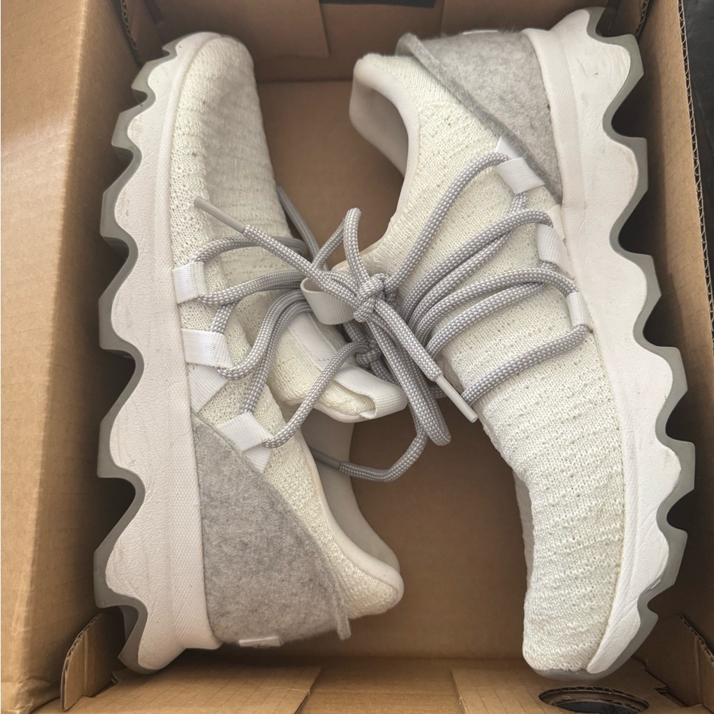 Sorel Kinetic Lace Women's Sneaker size 7 white/blanc